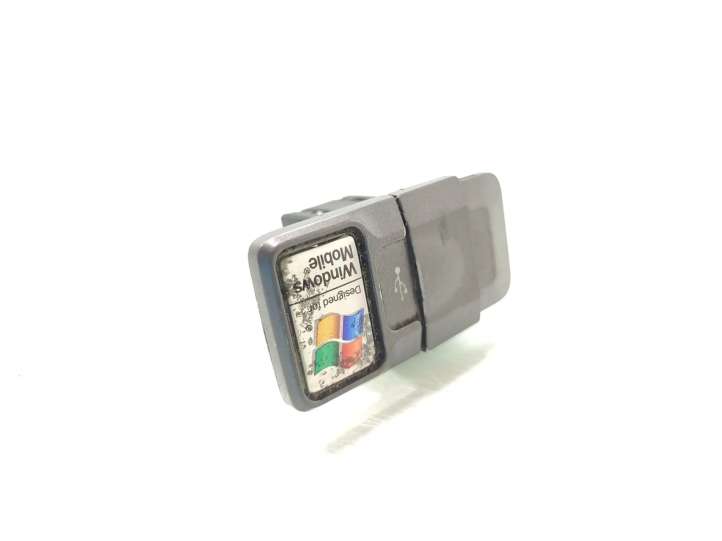 735493636 Fiat 500 USB jungtis