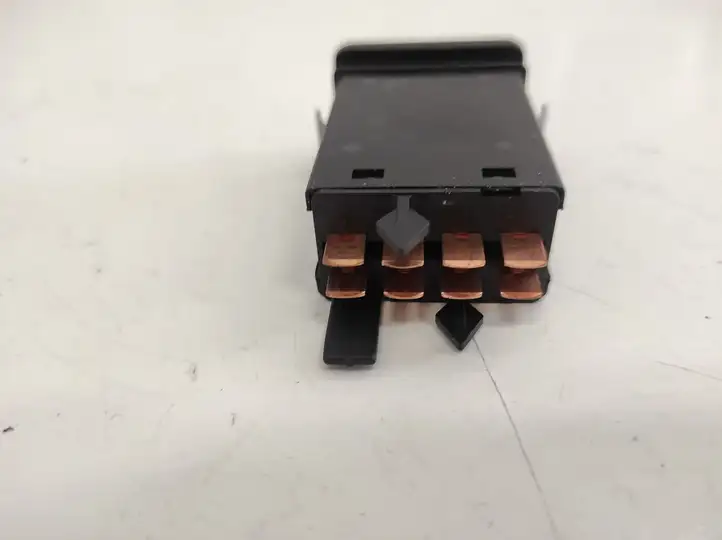 Volkswagen Golf IV (1998 - 2005)  1J0953235 Включатель аварийных фонарей