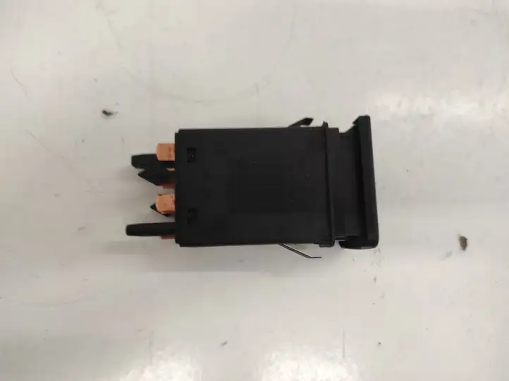 Volkswagen Golf IV (1998 - 2005)  1J0953235 Включатель аварийных фонарей