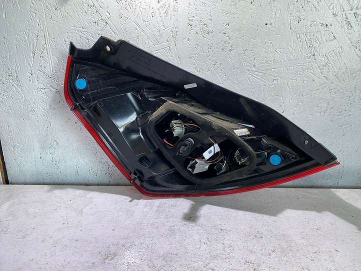 Ford Fiesta (2013 - 2017)  C1BB13404B Задний фонарь в кузове