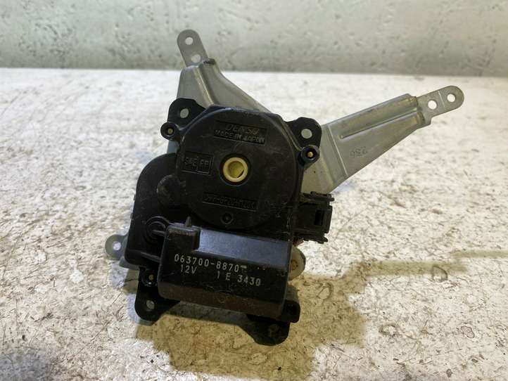 Toyota Land Cruiser (J120) (2002 - 2009)  0637008870 Двигатель задвижки потока воздуха