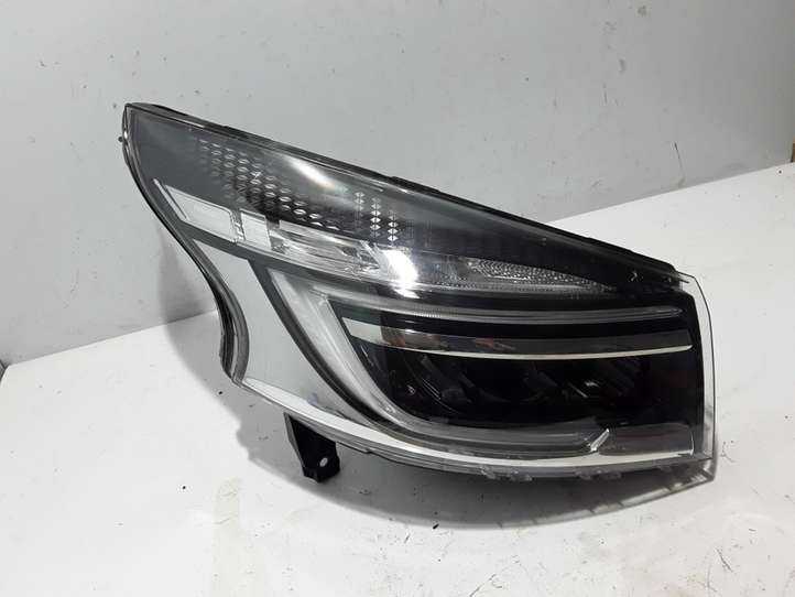 Renault Trafic III (X82) (2014 - )  260109054R Передняя фара