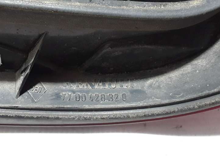 Renault Megane I (1995 - 2002)  7700428320 Задний фонарь в кузове
