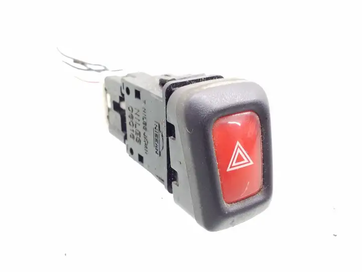 Nissan Almera N16 (2000 - 2010) 06016 Включатель аварийных фонарей — фото 1