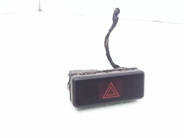 BMW 5 E39 (1996 - 2003)  8350947 Включатель аварийных фонарей