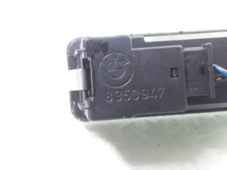 BMW 5 E39 (1996 - 2003)  8350947 Включатель аварийных фонарей