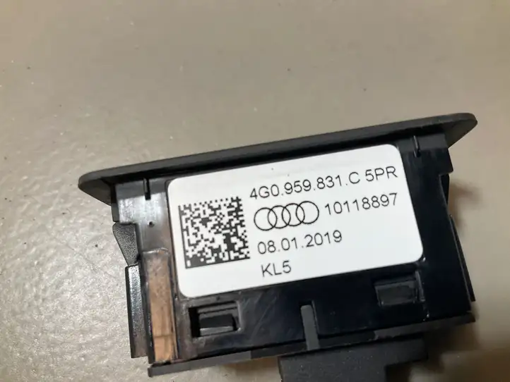 Audi Q3 F3 (2018 - ) 4G0959831C Кнопка закрытия багажника — фото 3