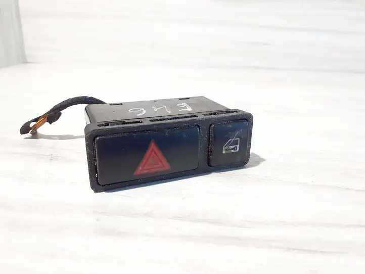 BMW 3 E46 (1998 - 2005)  8368920 Включатель аварийных фонарей