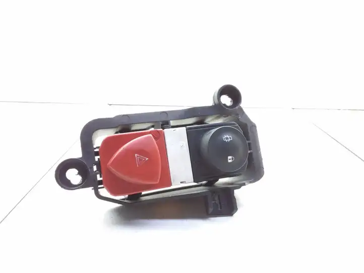Renault Scenic II - Grand scenic II (2003 - 2006) 8200407415 Включатель аварийных фонарей — фото 1