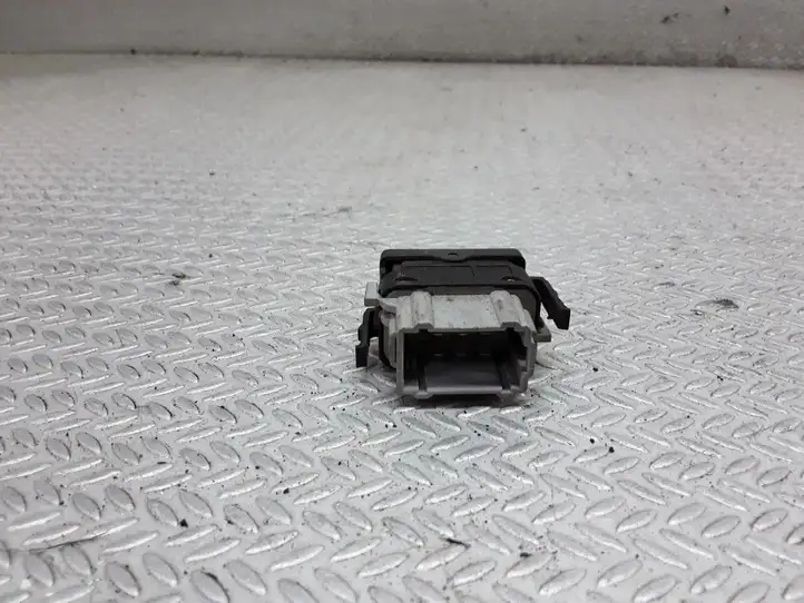 Renault Laguna (2001 - 2005)   Выключатель ASR)