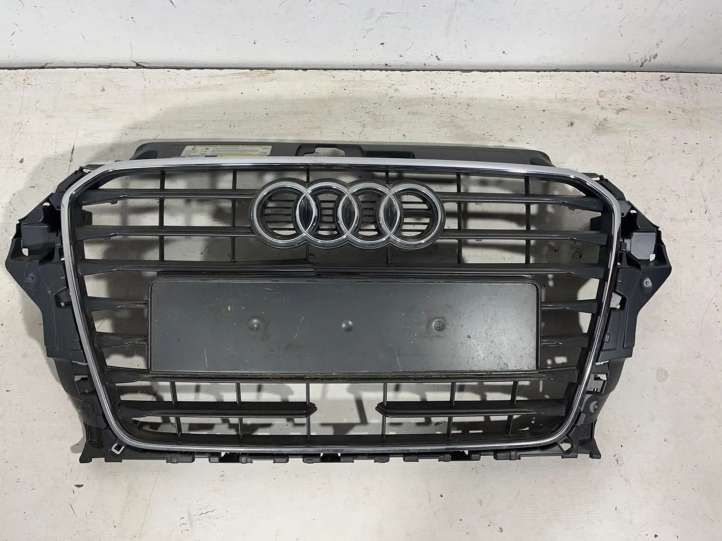 8V3853651A Audi A3 S3 8V Grotelės priekinės