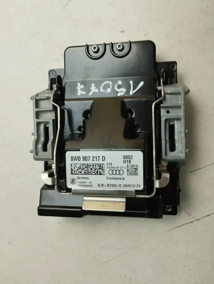 Audi A4 S4 B9 8W (2019 - ) 8W0907217C Камера в лобовом стекле — фото 1