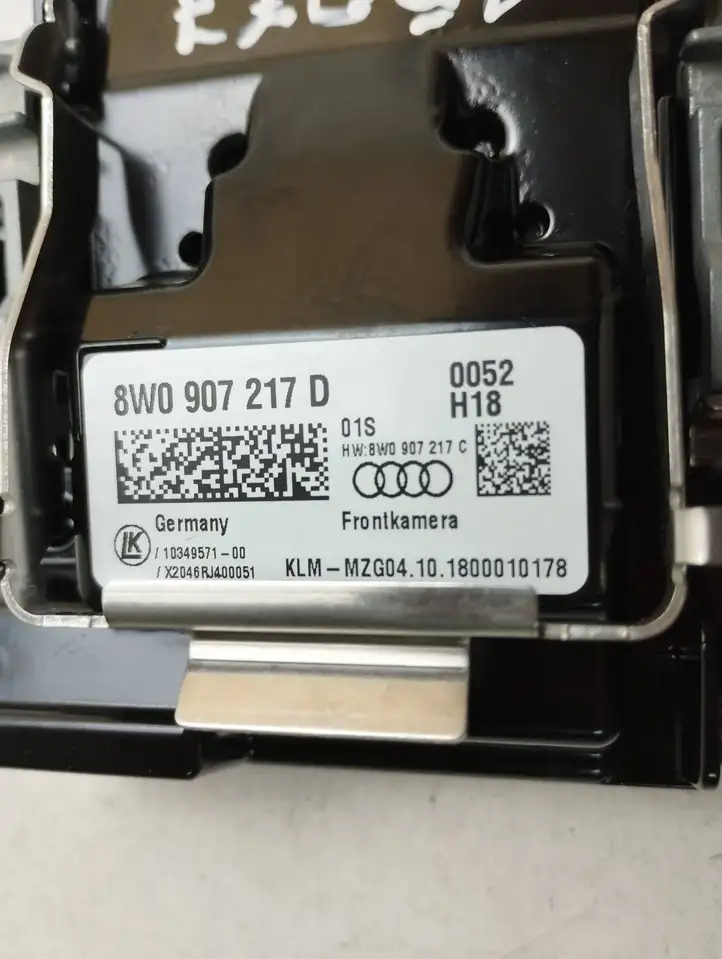 Audi A4 S4 B9 8W (2019 - ) 8W0907217C Камера в лобовом стекле — фото 6