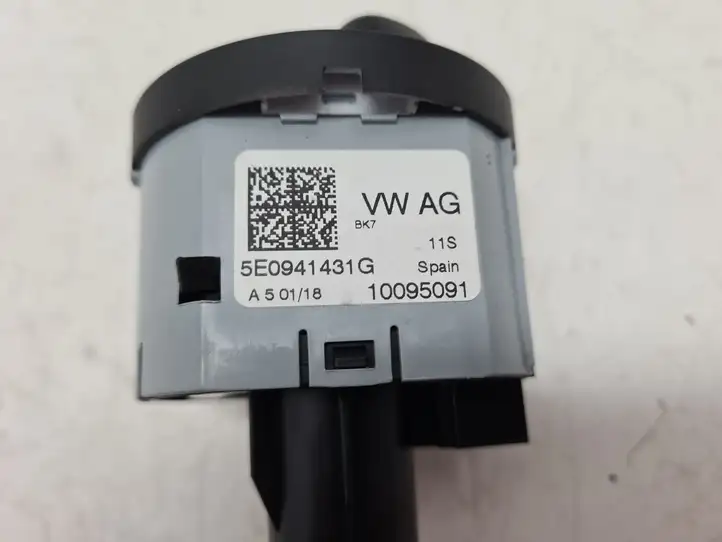 Skoda Fabia Mk3 (NJ) (2015 - 2021) 5E0941431G Включатель фонарей — фото 3