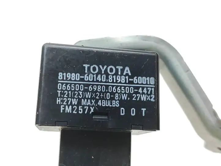 Toyota Land Cruiser (J150) (2009 - ) 8198060140 Реле аварийных фонарей — фото 3