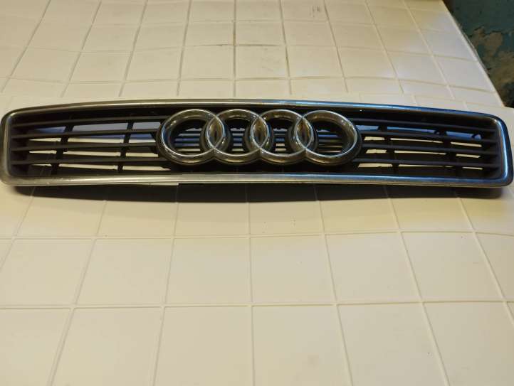 4B0853651A Audi A6 S6 C5 4B Grotelės priekinės