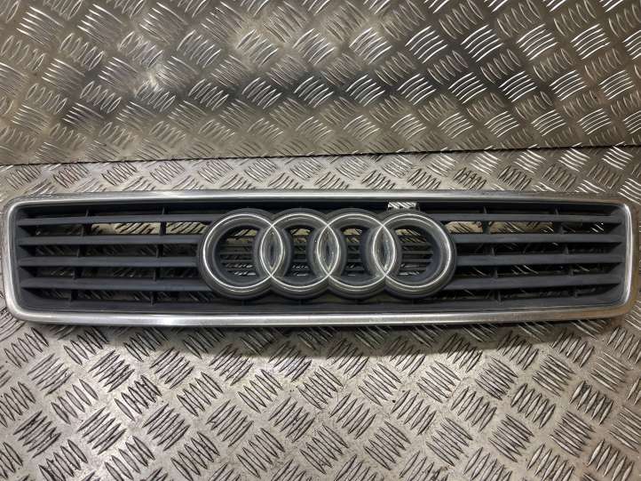 4B0853651A Audi A6 S6 C5 4B Grotelės priekinės