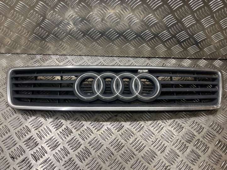 4B0853651A Audi A6 S6 C5 4B Grotelės priekinės