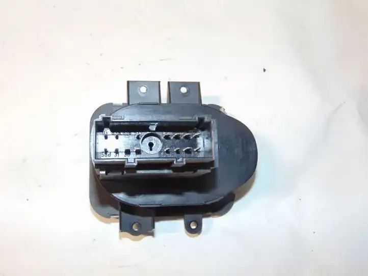 Land Rover Discovery 3 - LR3 (2004 - 2009) YUD501460PVJ Включатель фонарей — фото 4