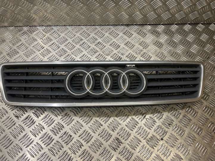 4B0853651A Audi A6 S6 C5 4B Grotelės priekinės