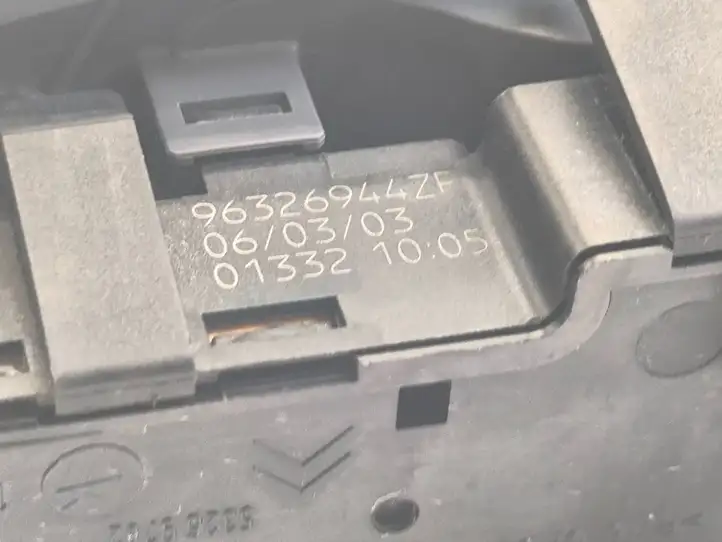 Citroen C5 (2001 - 2004) 96326944ZF Кнопка стеклоподъемников — фото 5