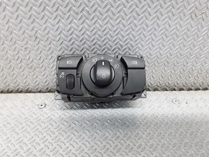 BMW 5 E60 E61 (2004 - 2010) 6925297 Включатель фонарей — фото 1