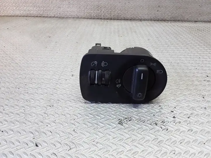 Audi A3/S3 8P (2004 - 2008) 8P2941531J Включатель фонарей — фото 1