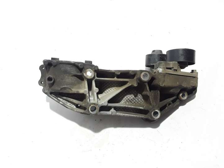 Opel Movano B (2010 - 2022)  117103703R Кронштейн генератора
