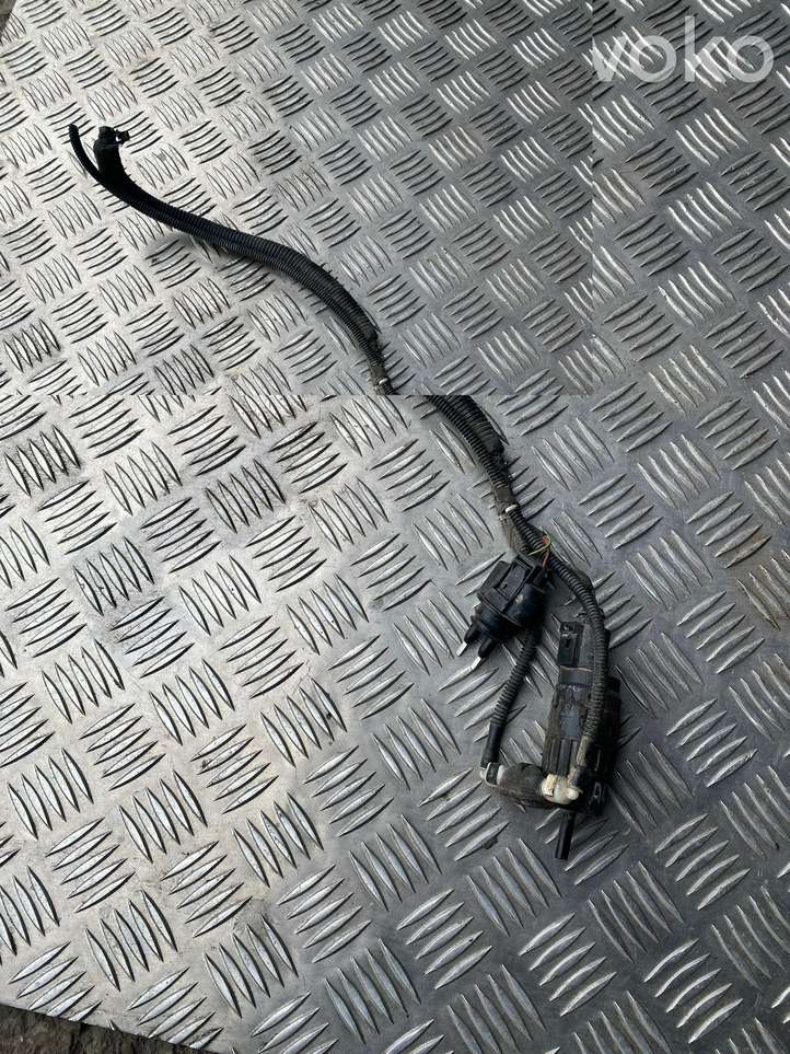 Audi A4 (2007 - 2011)  8K9155647 Насос оконной жидкости (стекол)