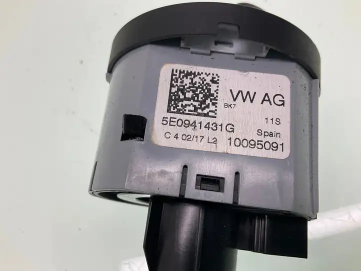 Skoda Fabia Mk3 (NJ) (2015 - 2021) 5E0941431G Включатель фонарей — фото 2