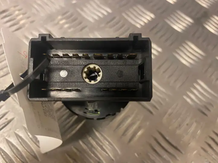 Skoda Fabia Mk1 (6Y) (1999 - 2007)  6Y1941531A Включатель фонарей