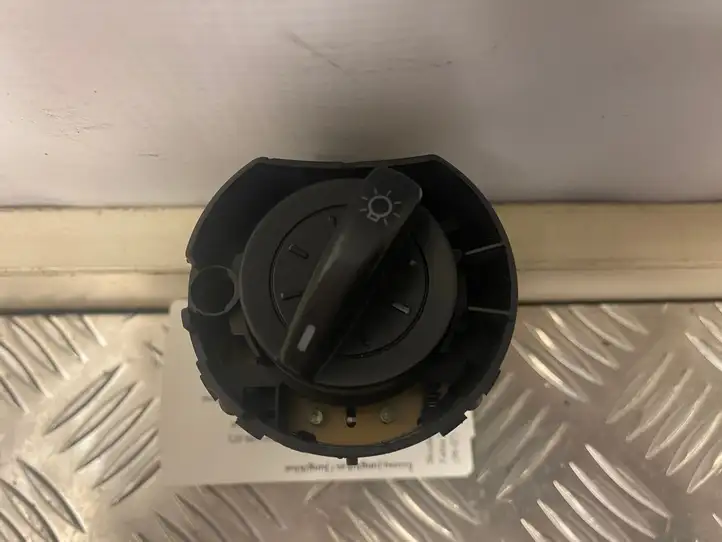 Skoda Fabia Mk1 (6Y) (1999 - 2007)  6Y1941531A Включатель фонарей