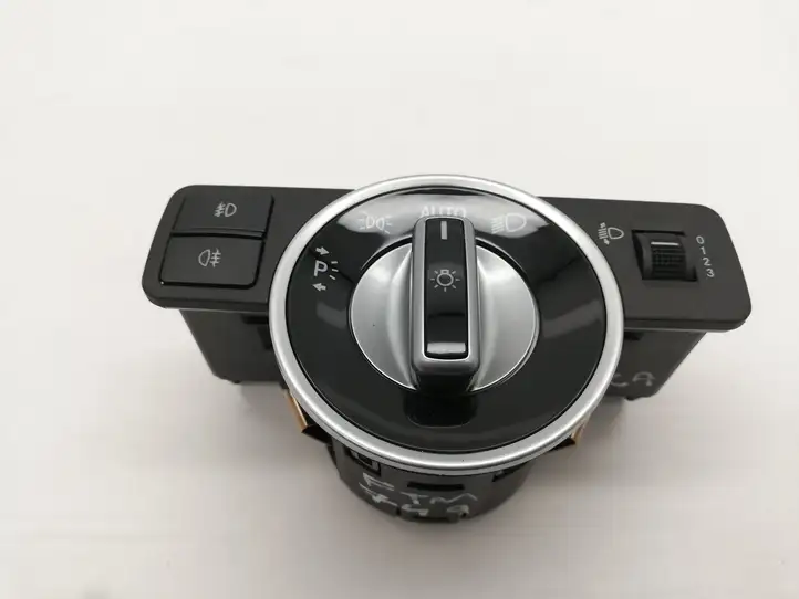 Mercedes-Benz GLA W156 (2017 - 2020) A2049053003 Включатель фонарей — фото 1