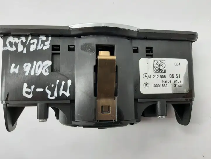 Mercedes-Benz A W176 (2012 - 2018) A2129050651 Включатель фонарей — фото 2