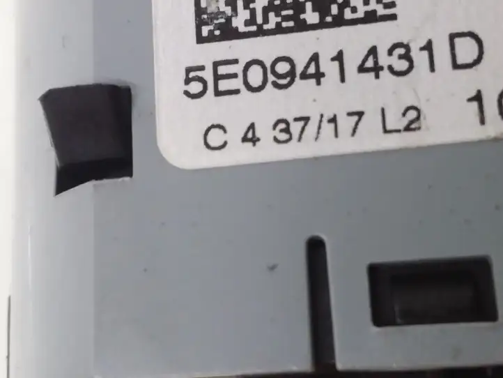 Skoda Fabia Mk3 (NJ) (2015 - 2021) 5E0941431D Включатель фонарей — фото 3