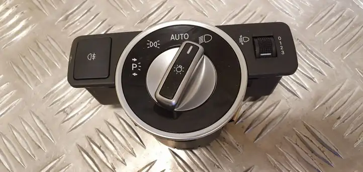 Mercedes-Benz CLA C117,X117,W117 (2013 - 2019) A2049053103 Включатель фонарей — фото 1
