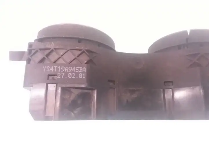 Ford Focus (1998 - 2004) YS4T19A945BA Кнопка обогрева стекла — фото 3