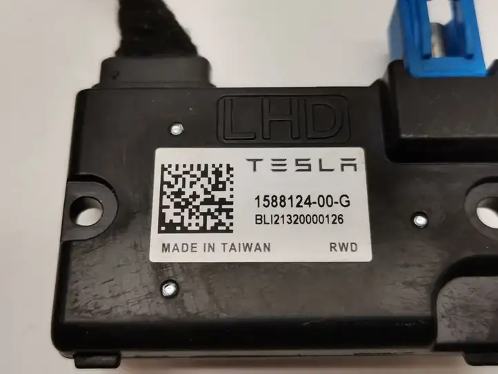 Tesla Model Y (2019 - 2024) 1588124-00-G Камера в лобовом стекле — фото 3