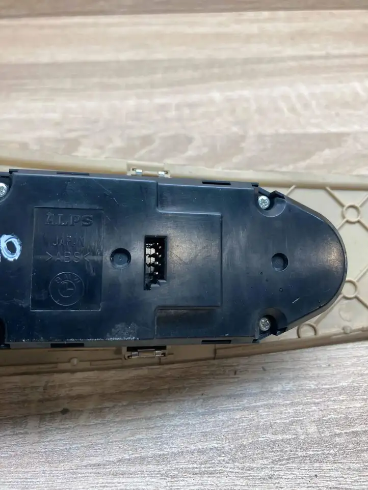 BMW 5 E60 E61 (2004 - 2010) 6939091 Кнопка стеклоподъемников — фото 4