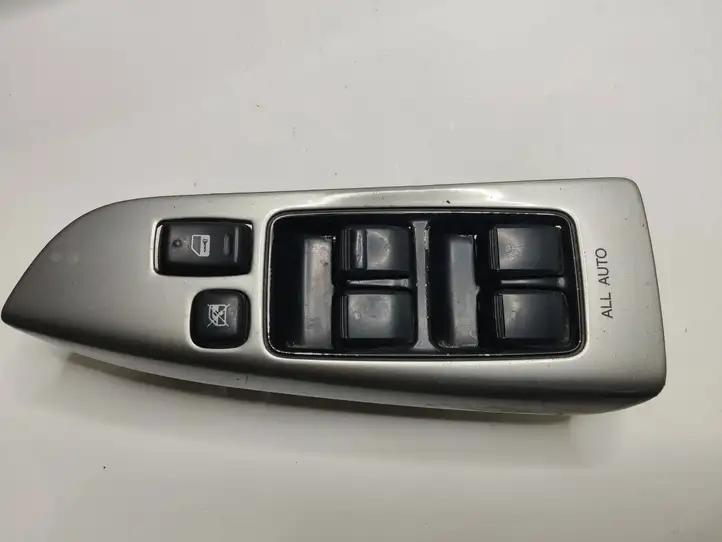 Toyota Land Cruiser (J120) (2002 - 2009) 8404060010 Блок кнопок стеклоподъемников — фото 1
