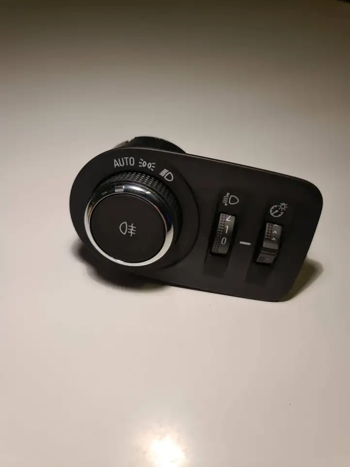 Opel Corsa F (2019 - ) 39201667 Включатель фонарей — фото 1