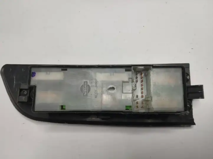 Nissan Terrano (1992 - 2006) 809612X800 Кнопка стеклоподъемников — фото 2