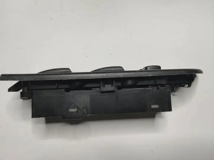 Nissan Terrano (1992 - 2006) 809612X800 Кнопка стеклоподъемников — фото 3
