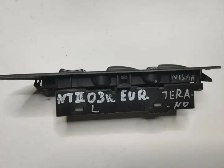 Nissan Terrano (1992 - 2006) 809612X800 Кнопка стеклоподъемников — фото 4