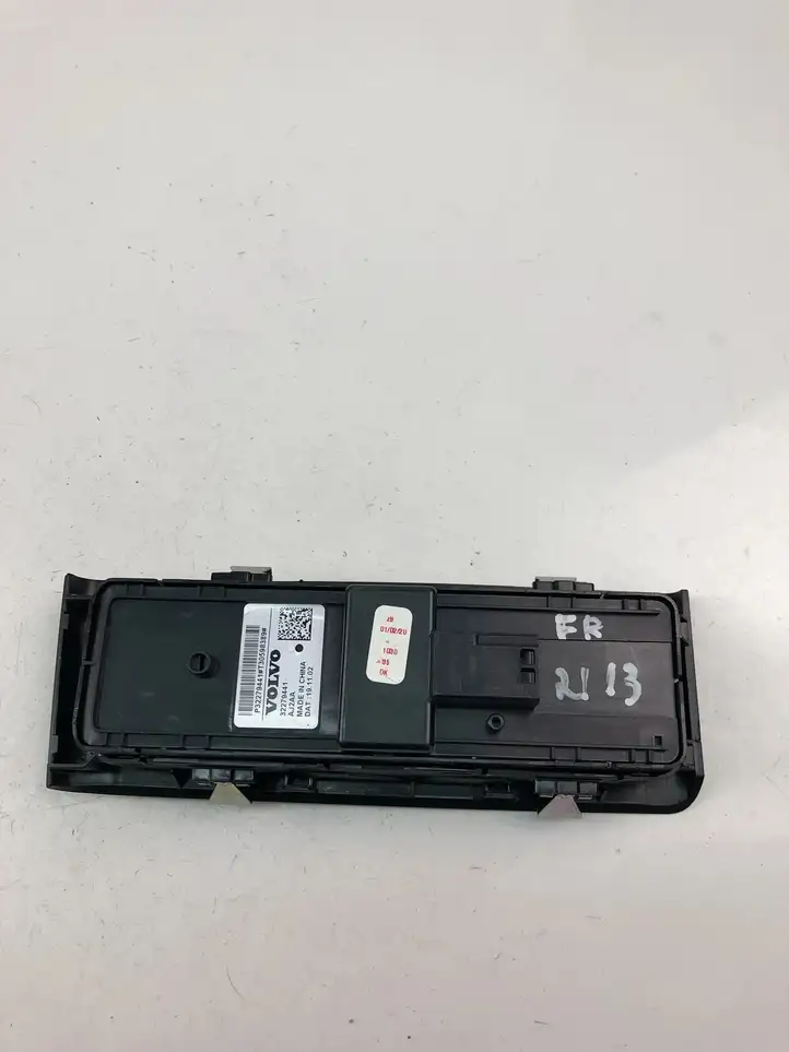 Volvo XC40 (2017 - ) 32279441 Кнопка стеклоподъемников — фото 3