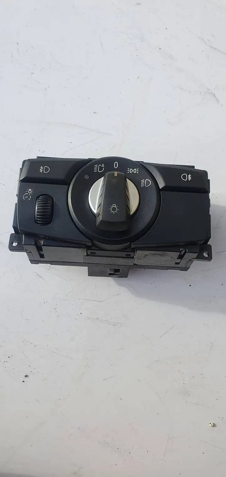 BMW 5 E60 E61 (2004 - 2010) 6988554 Включатель фонарей — фото 1