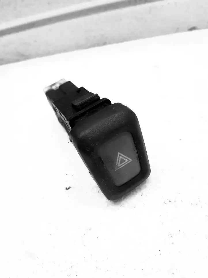 Nissan Almera N16 (2000 - 2010) 06016 Включатель аварийных фонарей — фото 1