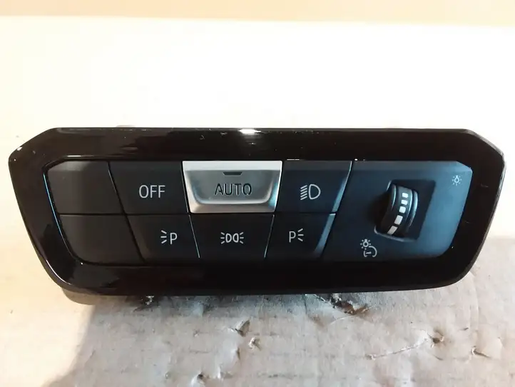 BMW 4 G22 G23 G24 G26 (2020 - ) 9461139 Включатель фонарей — фото 1
