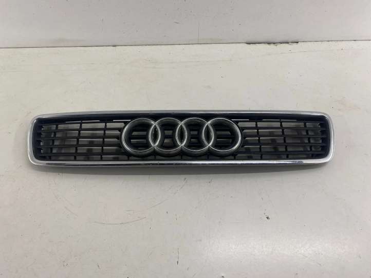 8D0853651J Audi A4 S4 B5 8D Grotelės priekinės