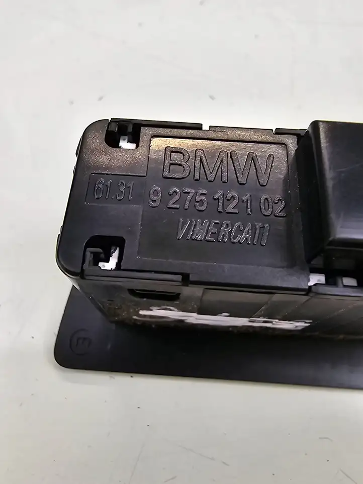 BMW M8 F91 F92 G14 G15 (2019 - ) 9275121 Кнопка закрытия багажника — фото 3